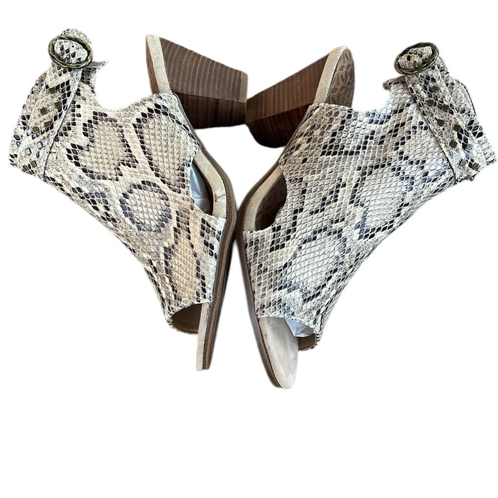 NWOT BareTraps Reining Faux Snakeskin Bootie Sandals Women’s size 8